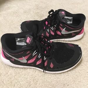 Nike Free 5.0 Pink & Black Sz 6.5 Youth